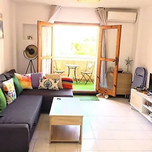 https://encantador-apartamento-en-1-linea-de-playa.es-andalucia.com